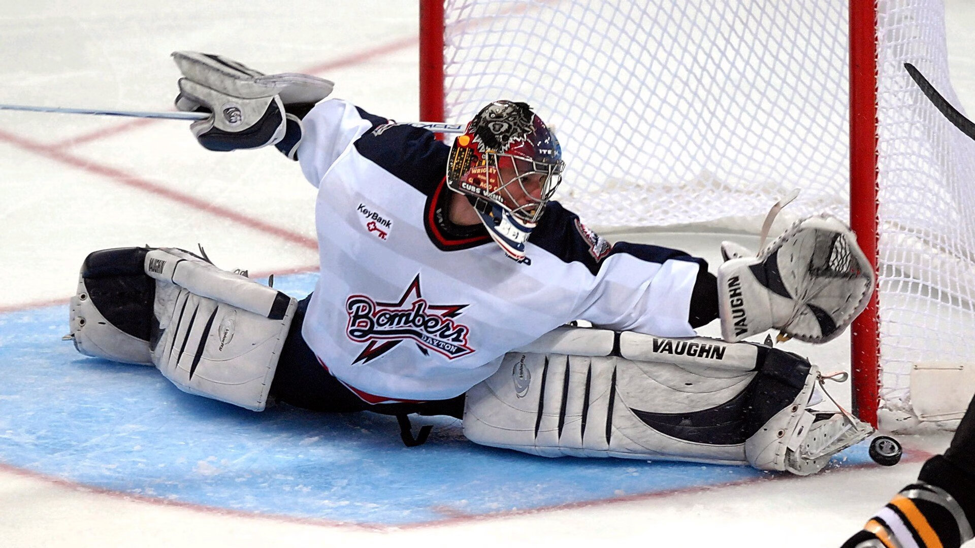 _极限冲浪:在浪尖挑战自我_,22岁玩极限冲浪淹死在海里